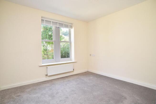 2 bed Flat for sale Image 10