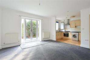 24, 3a Churchill Court, Blenheim Grove, London SE15 4QW