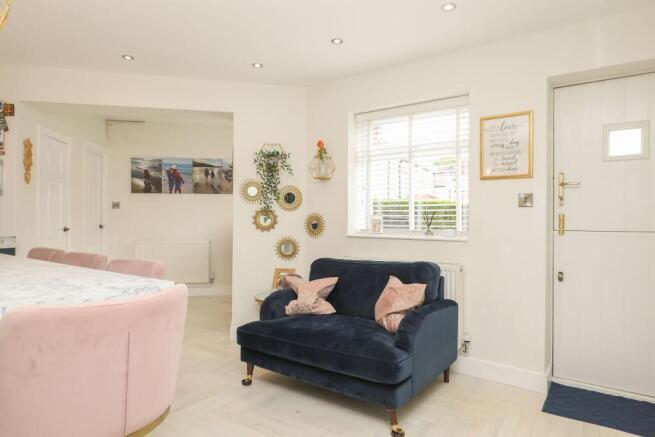5 bed Semi-Detached for sale Image 7