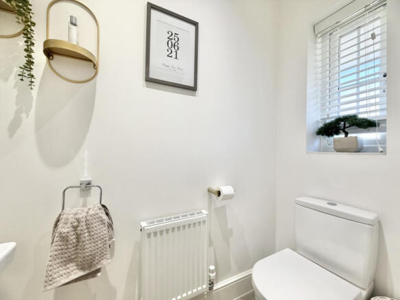 4 bed Detached for sale Image 9