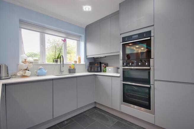 4 bed Semi-Detached for sale Image 8