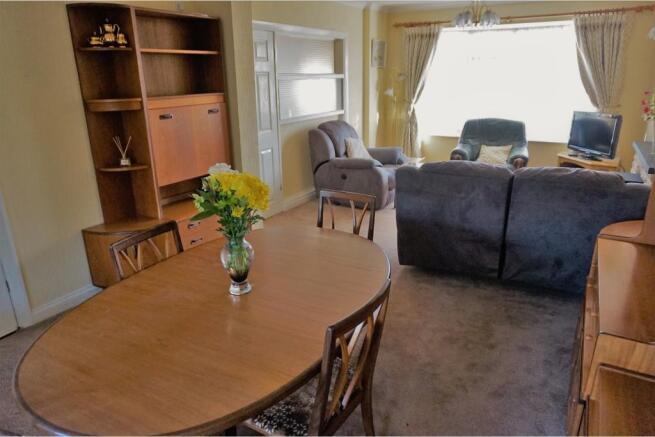 Lounge/Dining Room