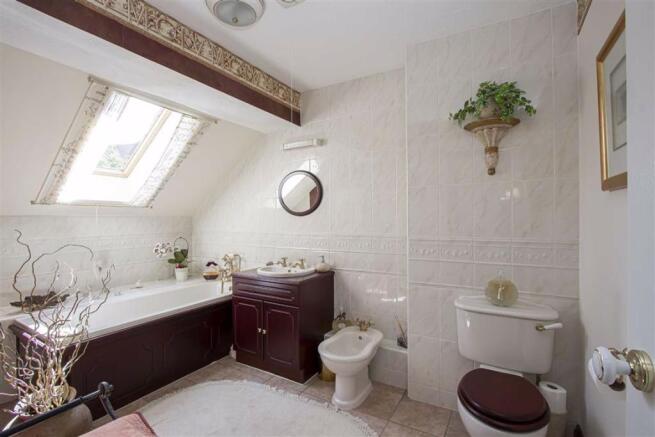 4 PC FAMILY BATHROOM