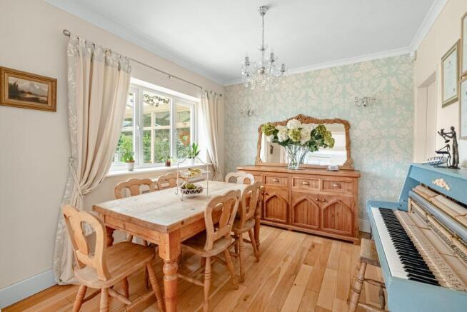 4 bed House for sale Image 5