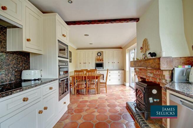 Dining kitchen