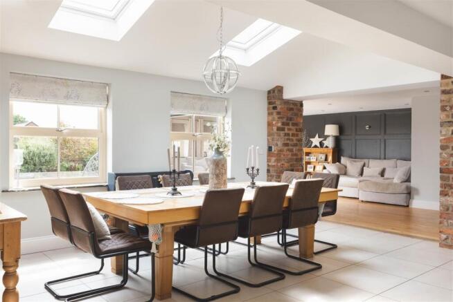 6 bed Semi-Detached for sale Image 6