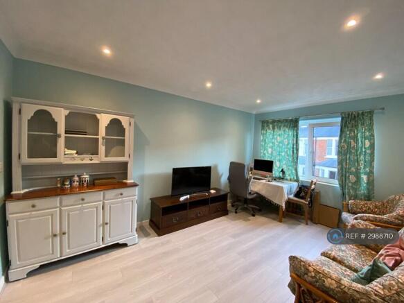 Living Room (Day)