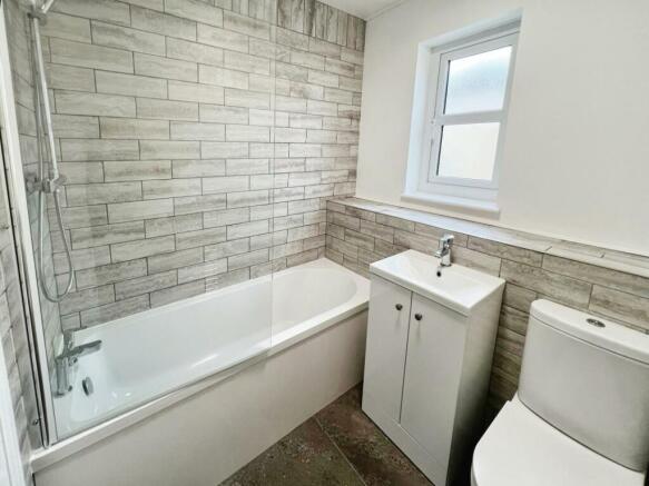 a4605ef4-Bathroom.jpg