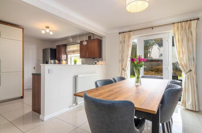 Kitchen/ Dining Room