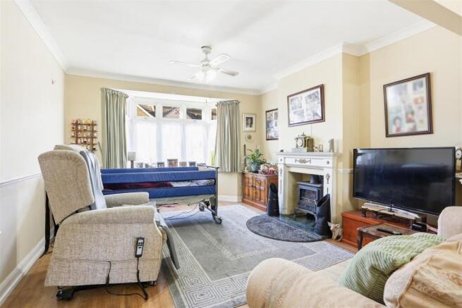 1577563810 - 15 Barrow Avenue SM5 - 5.jpg