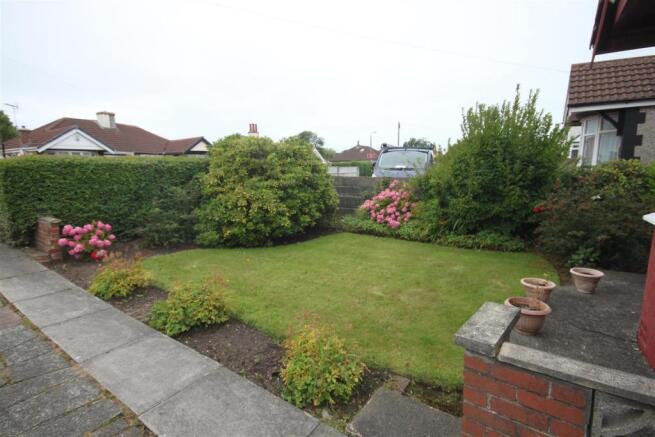 Outside/Front Garden