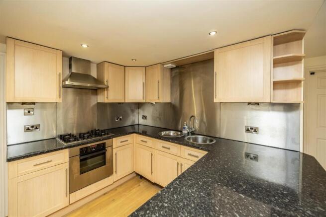2 bed Apartment for sale Image 6