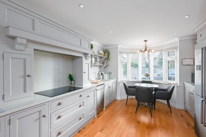 4 bed Detached for sale Image 8