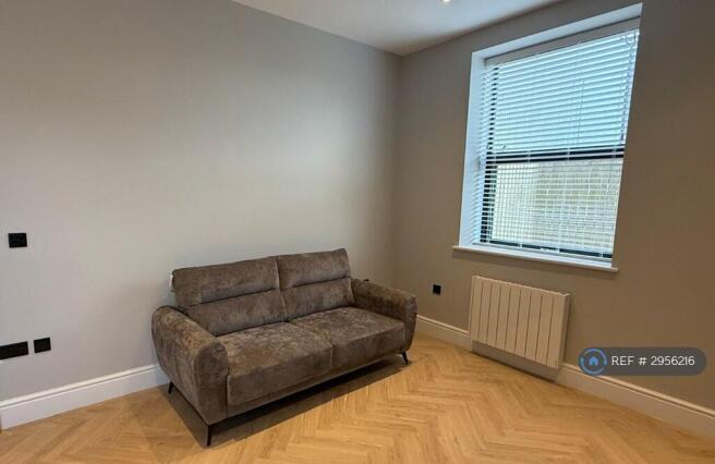 Studio to rent Image 11
