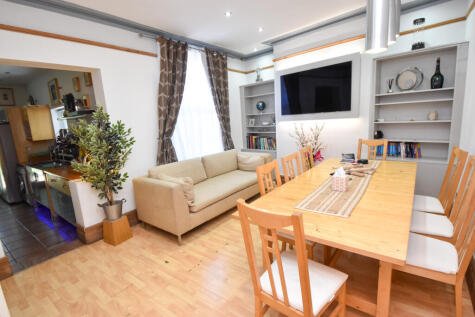 Roseneath Road, Urmston, M41