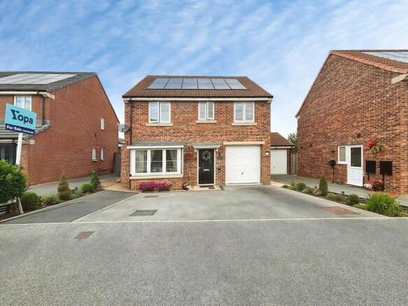 4 bed Detached for sale in pontefract