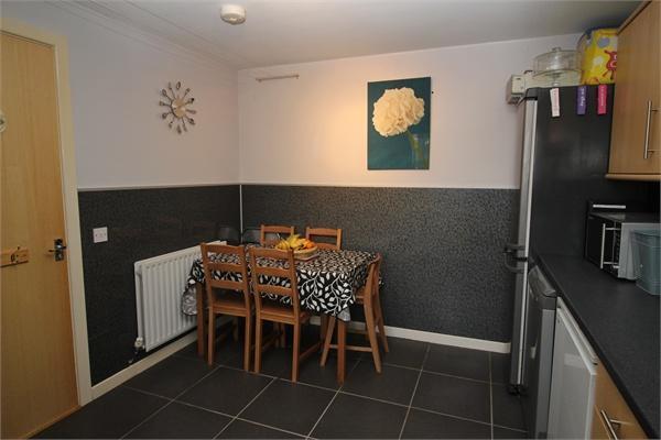Kitchen (b)