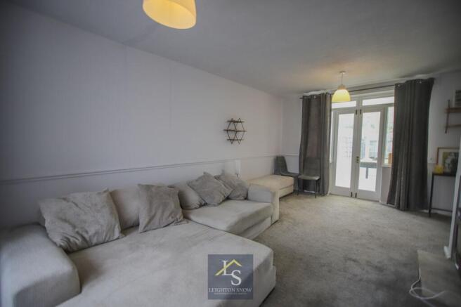 Rushton Drive, Bramhall, SK7 photo 4