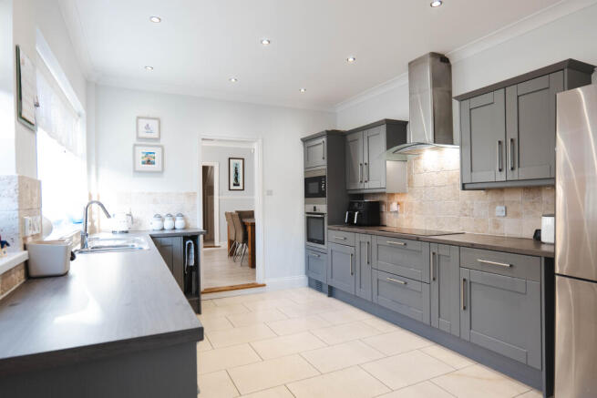 4 bed Semi-Detached for sale Image 7