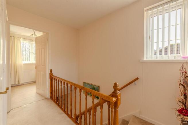 56 Gifford Close-9.jpg