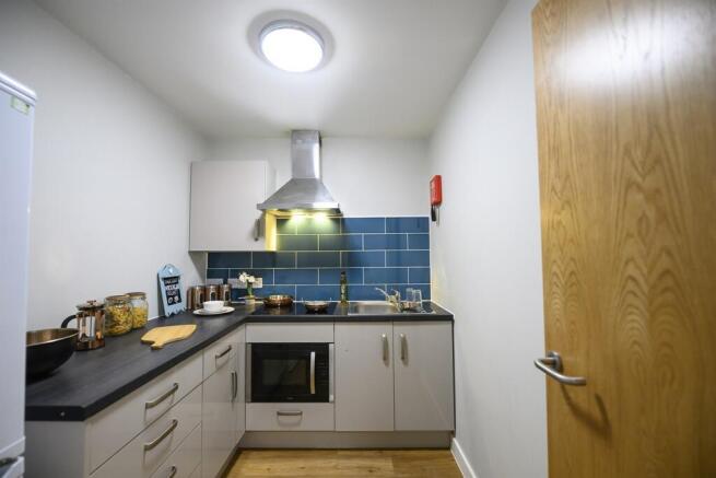 2 bed Apartment to rent Image 7