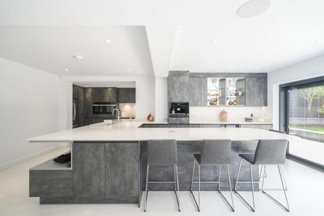4 bed Detached to rent Image 6