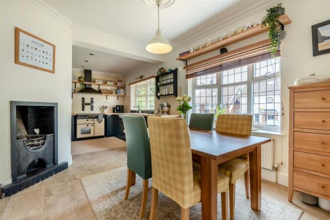 8608382-interior01.jpg