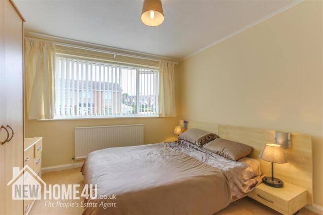 MASTER BEDROOM: