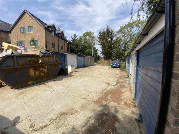 Garage Oakley Close 3.jpg