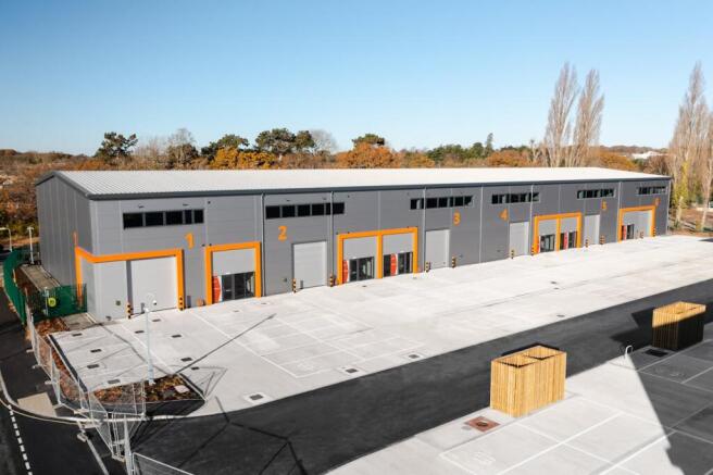 P183952_PHOTO 1 Spring Business Park Havant De