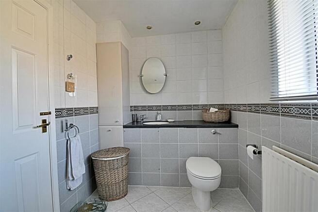 Bathroom 2.jpg