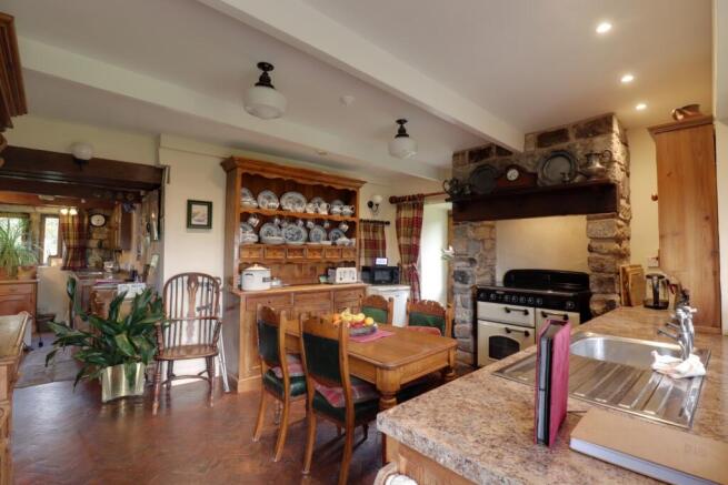 7 bed Farm House for sale Image 5