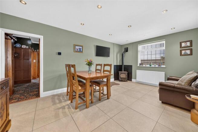 6 bed Detached for sale Image 9