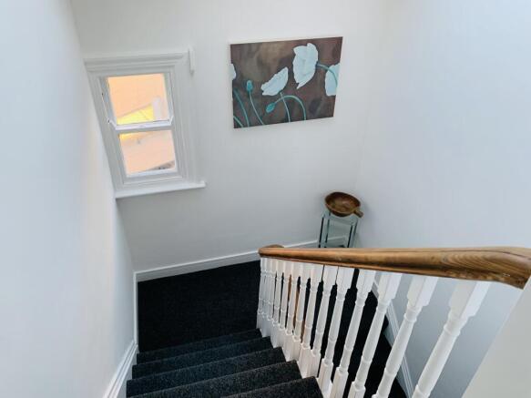 2 bed Apartment to rent Image 4