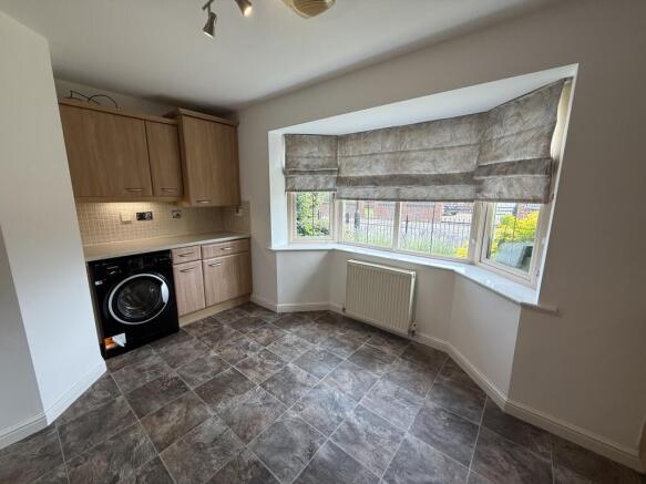 2 bed House to rent Image 5