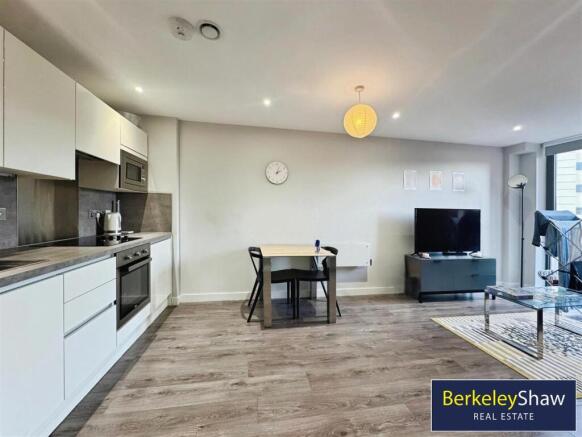 Open plan kitchen diner/living area (2)