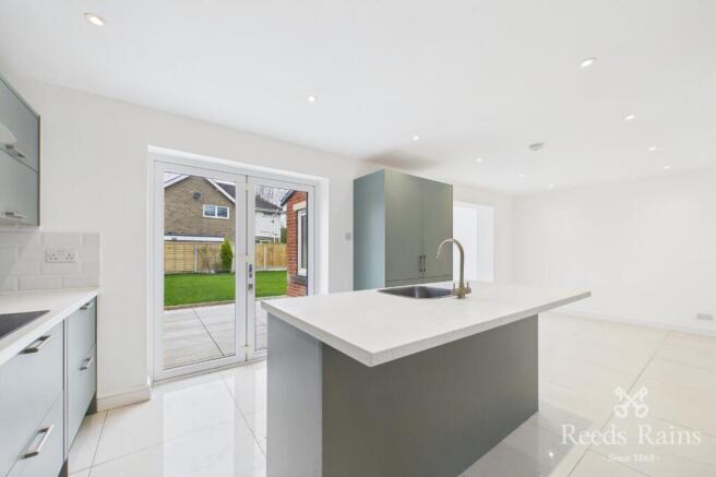 4 bed Semi-Detached for sale Image 4