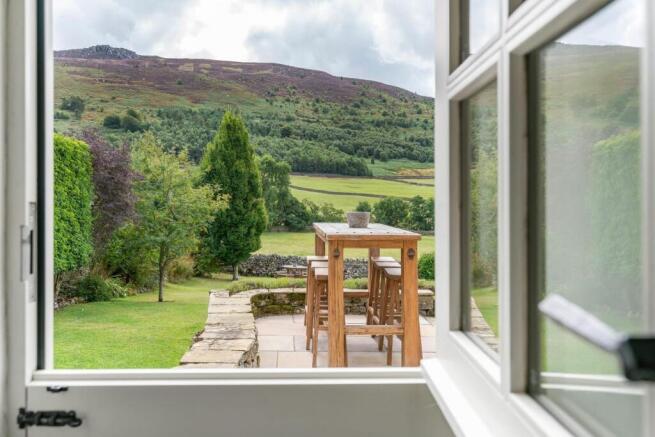 4 bed Detached for sale Image 10