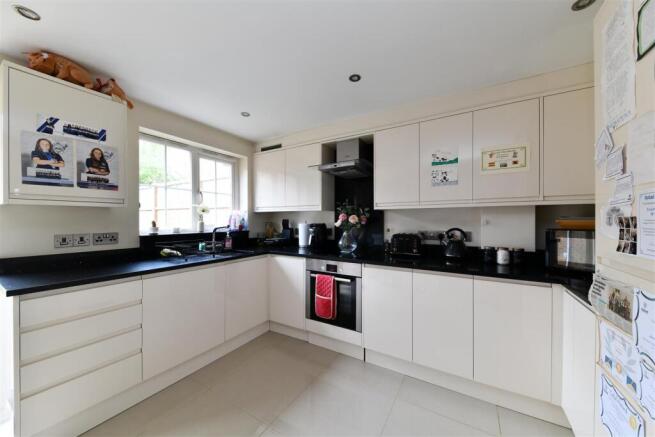 Fairfield Way, Stevenage photo 4