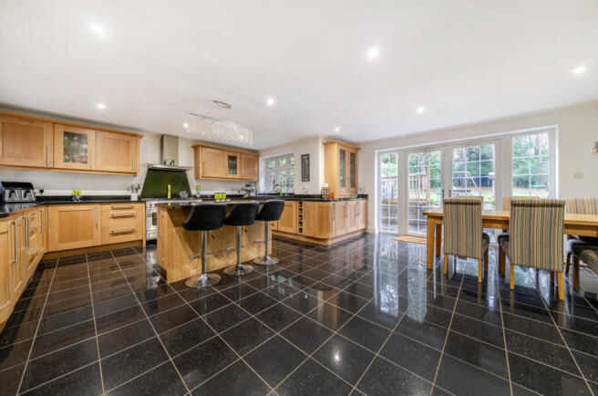 1400621-15-698098...