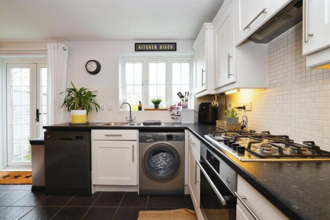 Kitchen/ Dining Room