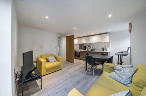 Victoria Gardens, Hyde Park, Leeds, LS6