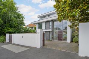92, Copse Hill, London SW20 0NN