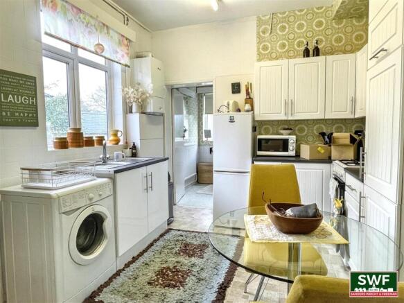Kitchen2.jpg