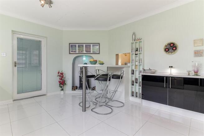 4 bed Detached for sale Image 7