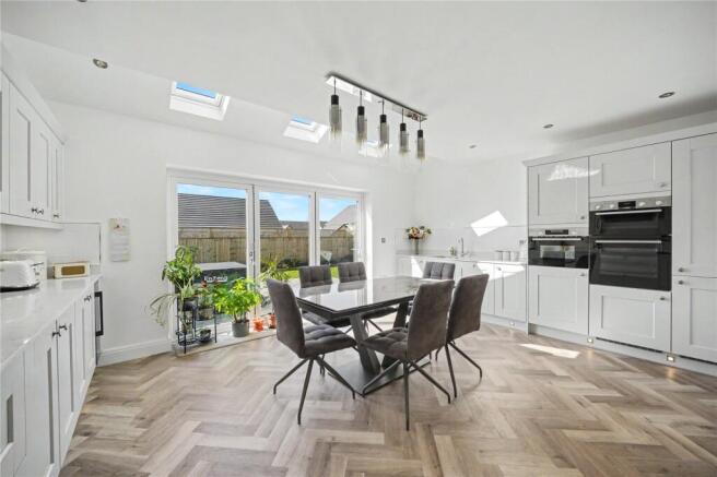 5 bed Detached for sale Image 4