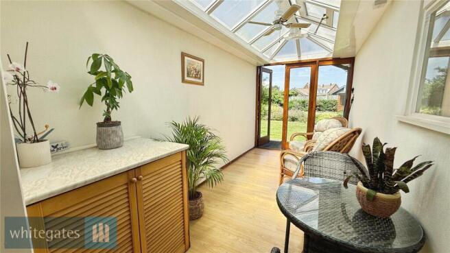 4 bed Bungalow for sale Image 4