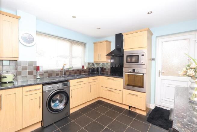 4 bed Detached for sale Image 6