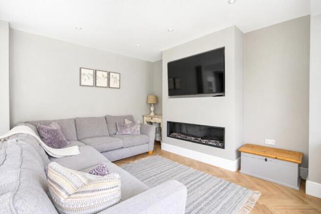 4 bed Semi-Detached for sale Image 9