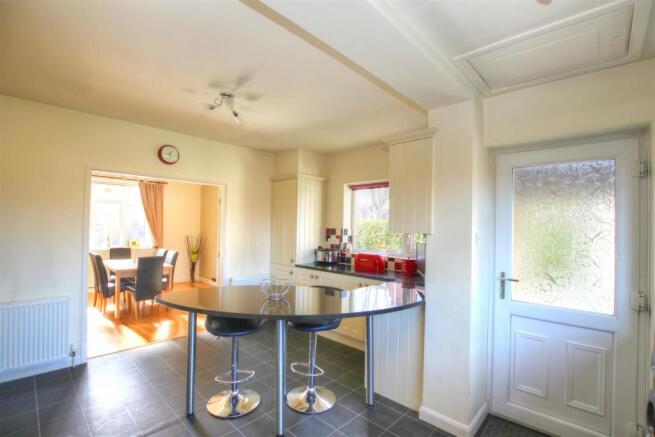 KITCHEN/BREAKFAST RO